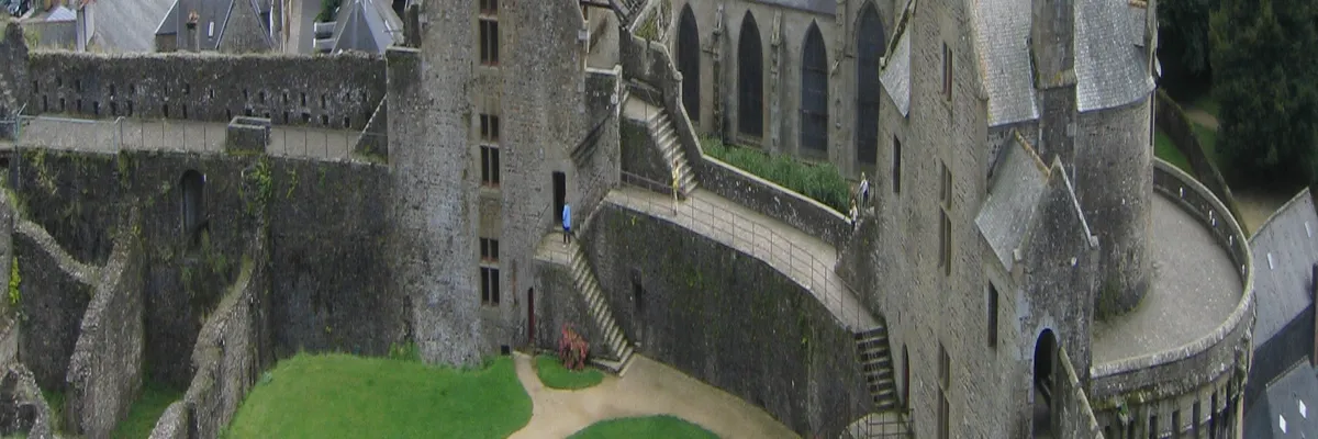 Image Pose abri de piscine Fougères