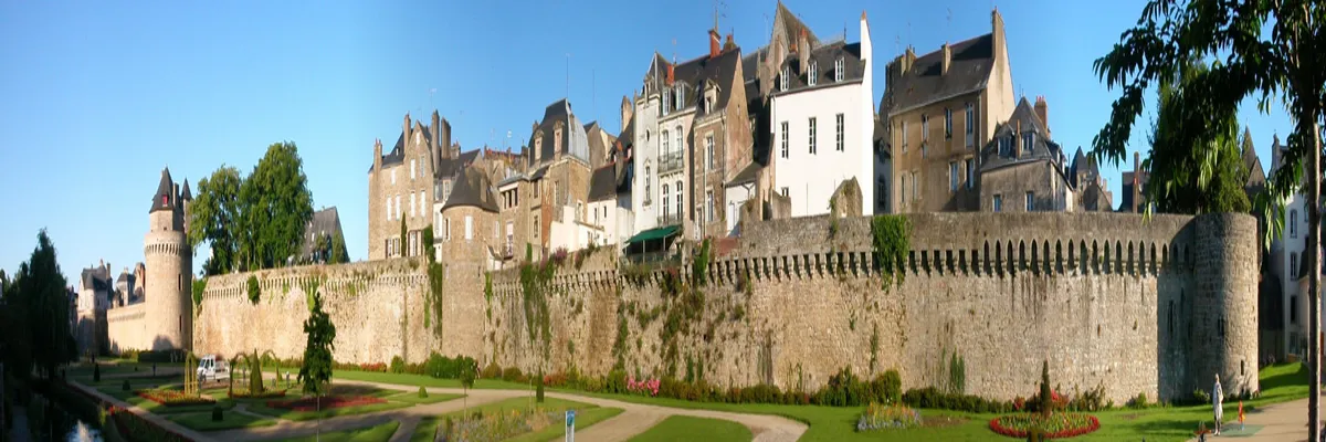 Image Pose abri de piscine Vannes